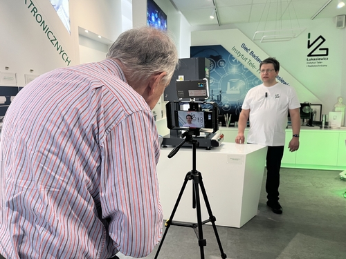 Ultradźwięki pod lupą CiekaWizji – Wiktor Niedzicki w Łukasiewicz–ITR